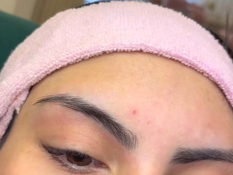 Cejas después del perfilado con hilo